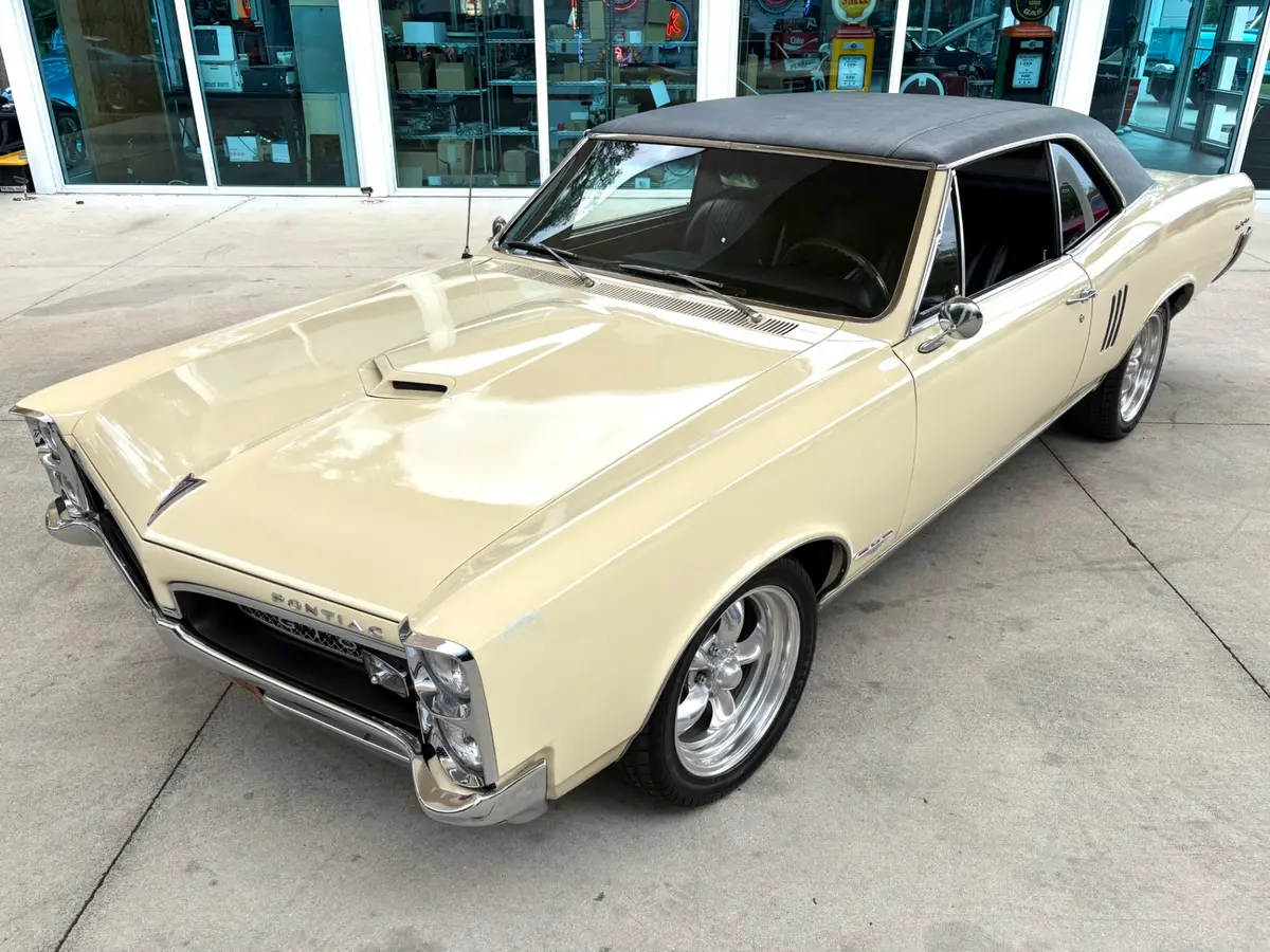 Vehicle photo 20