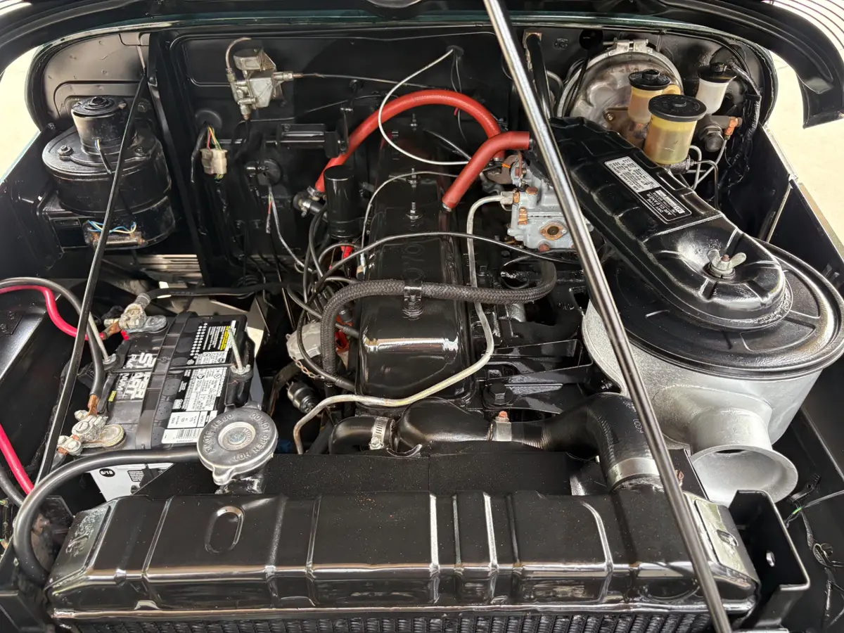 Vehicle photo 28