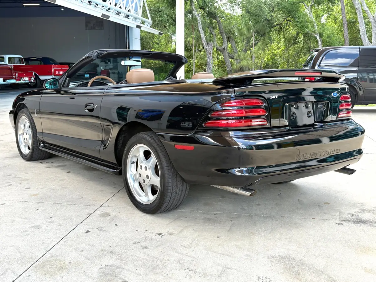 Vehicle photo 9