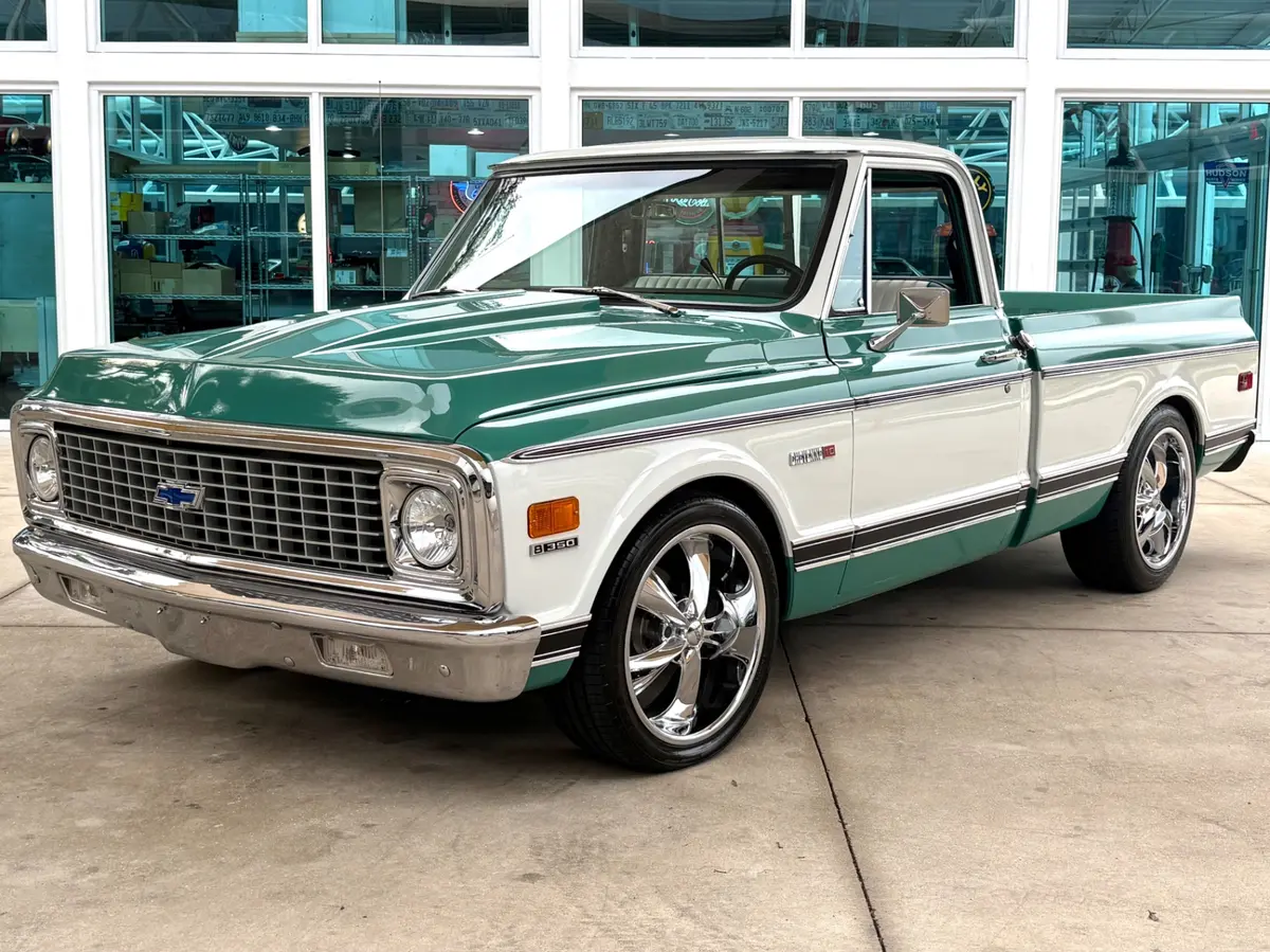 Vehicle photo 1