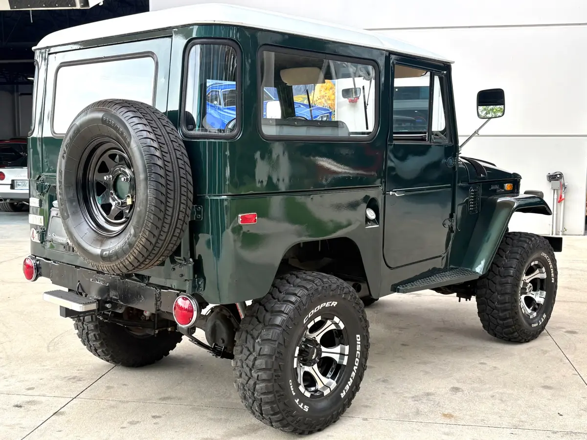Vehicle photo 6