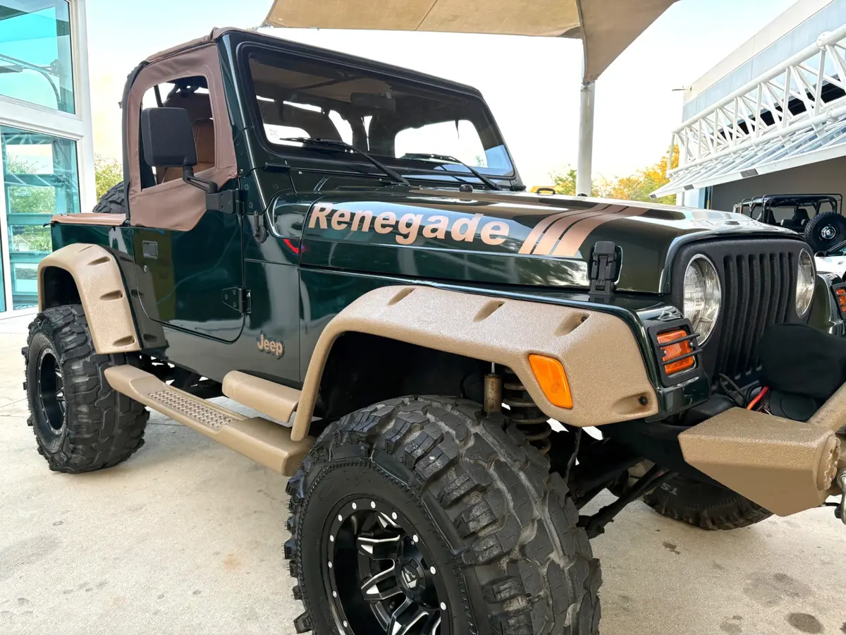 Vehicle photo 18