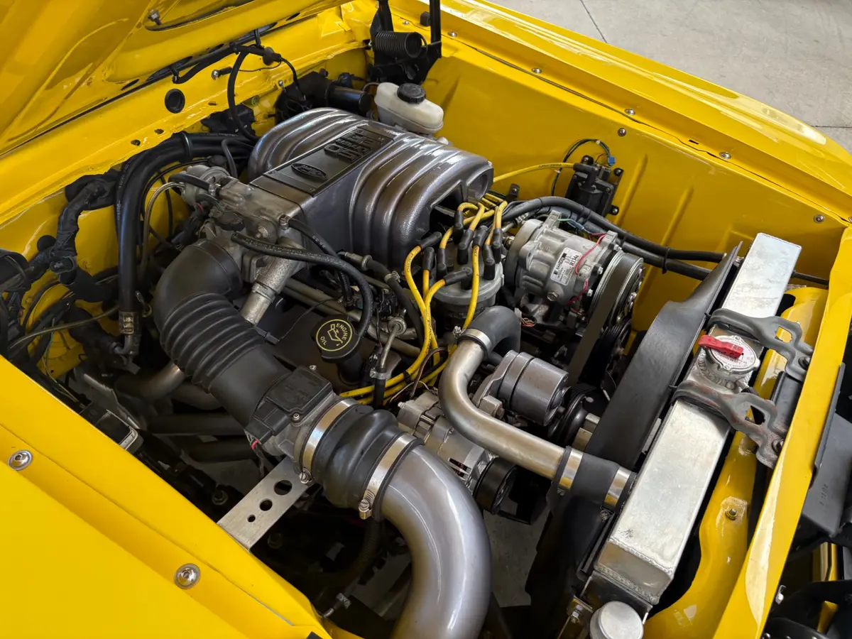 Vehicle photo 26