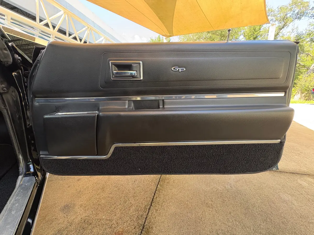 Vehicle photo 41