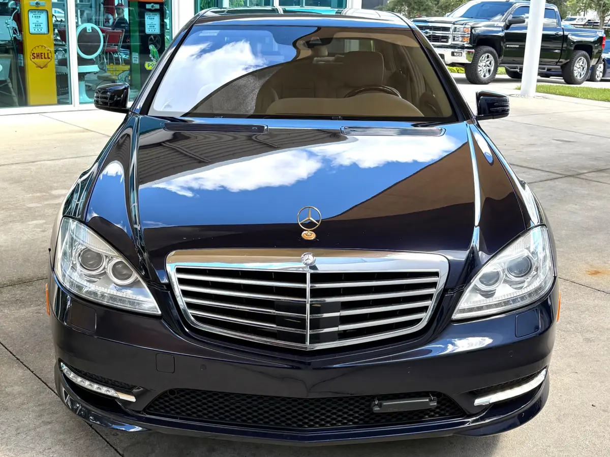Vehicle photo 3