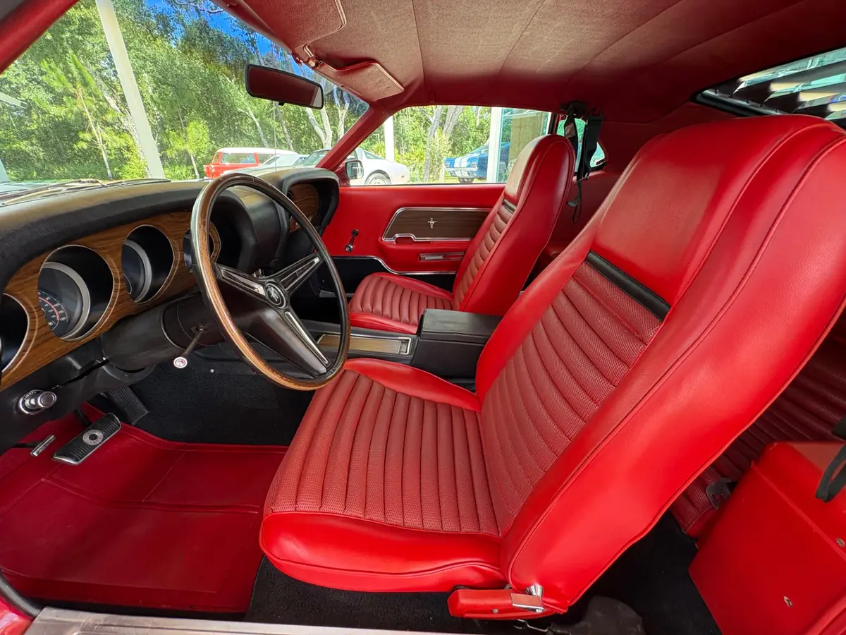 Vehicle photo 33