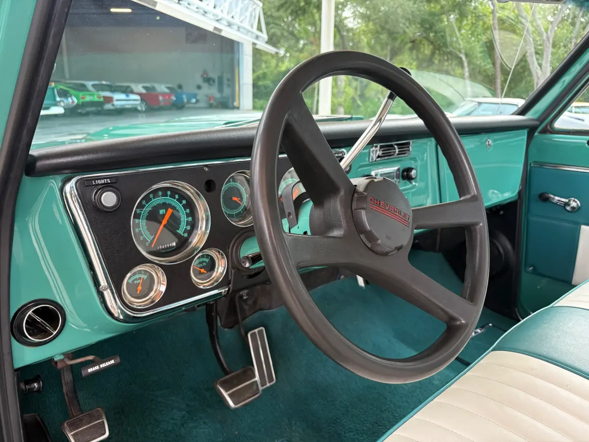 Vehicle photo 36