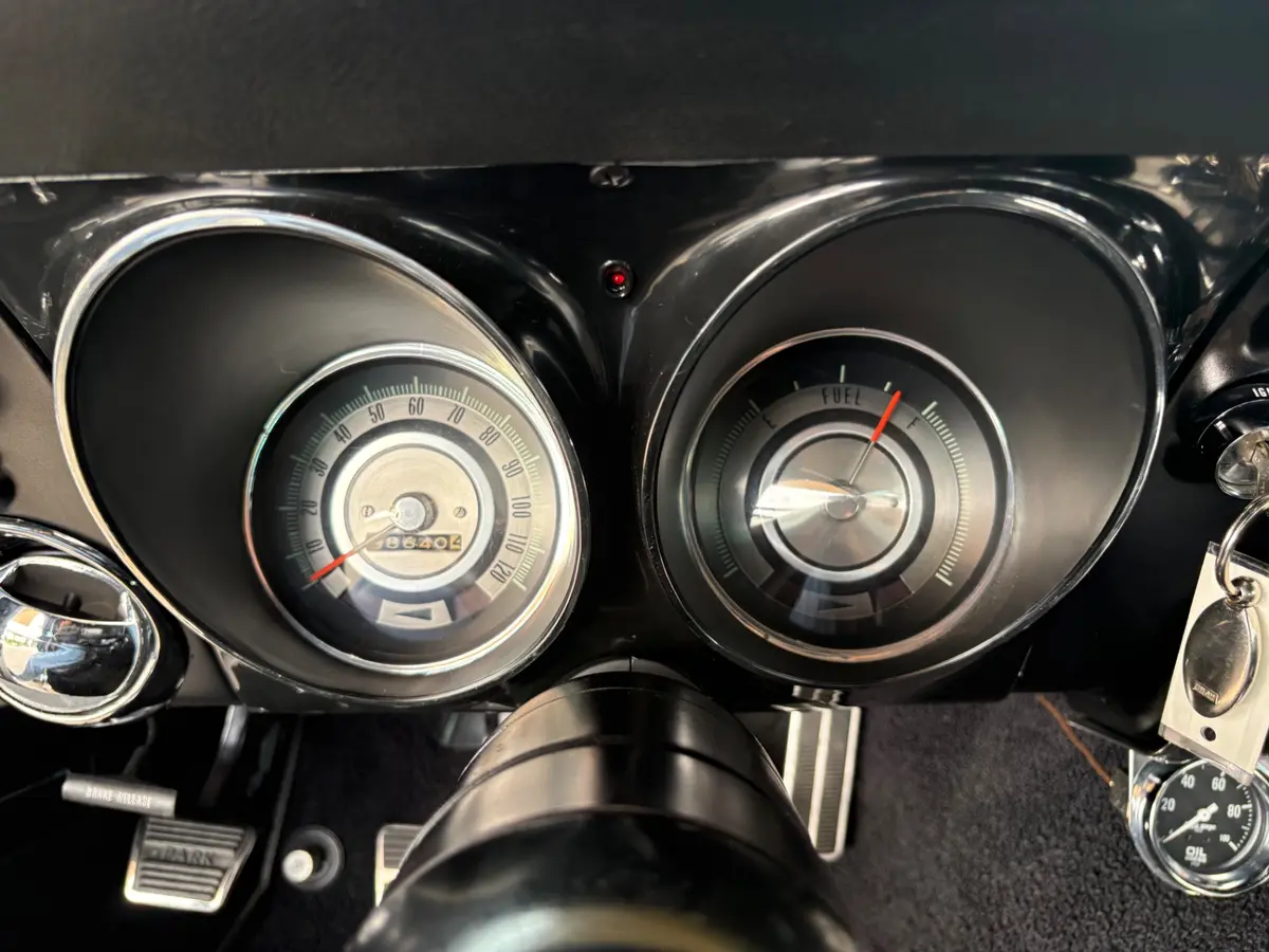Vehicle photo 38