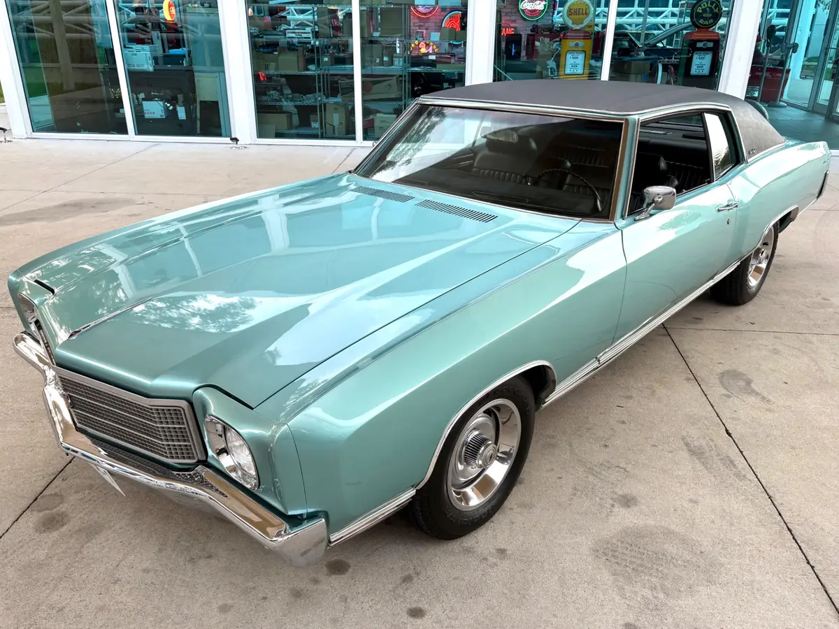 Vehicle photo 24