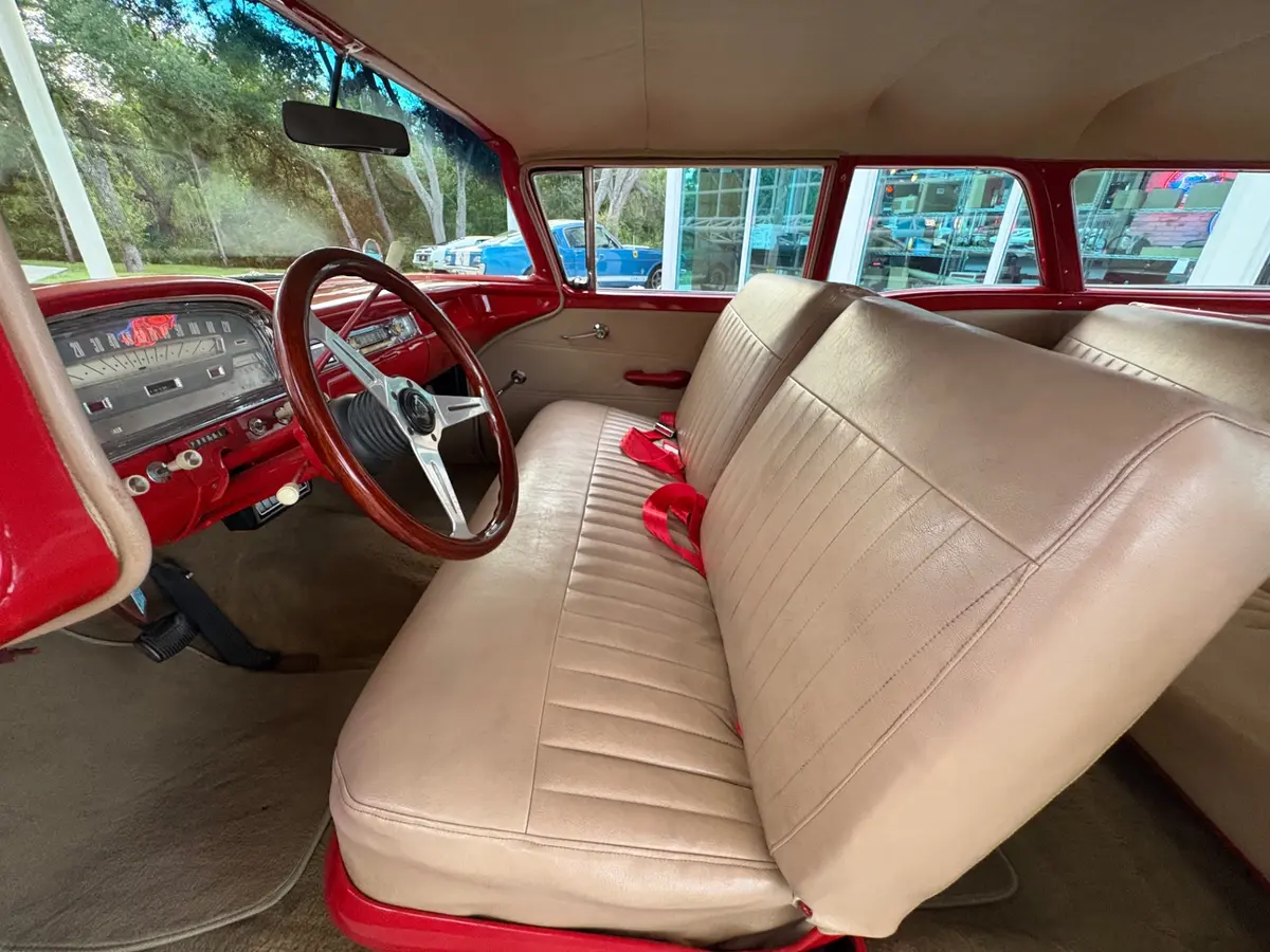 Vehicle photo 31