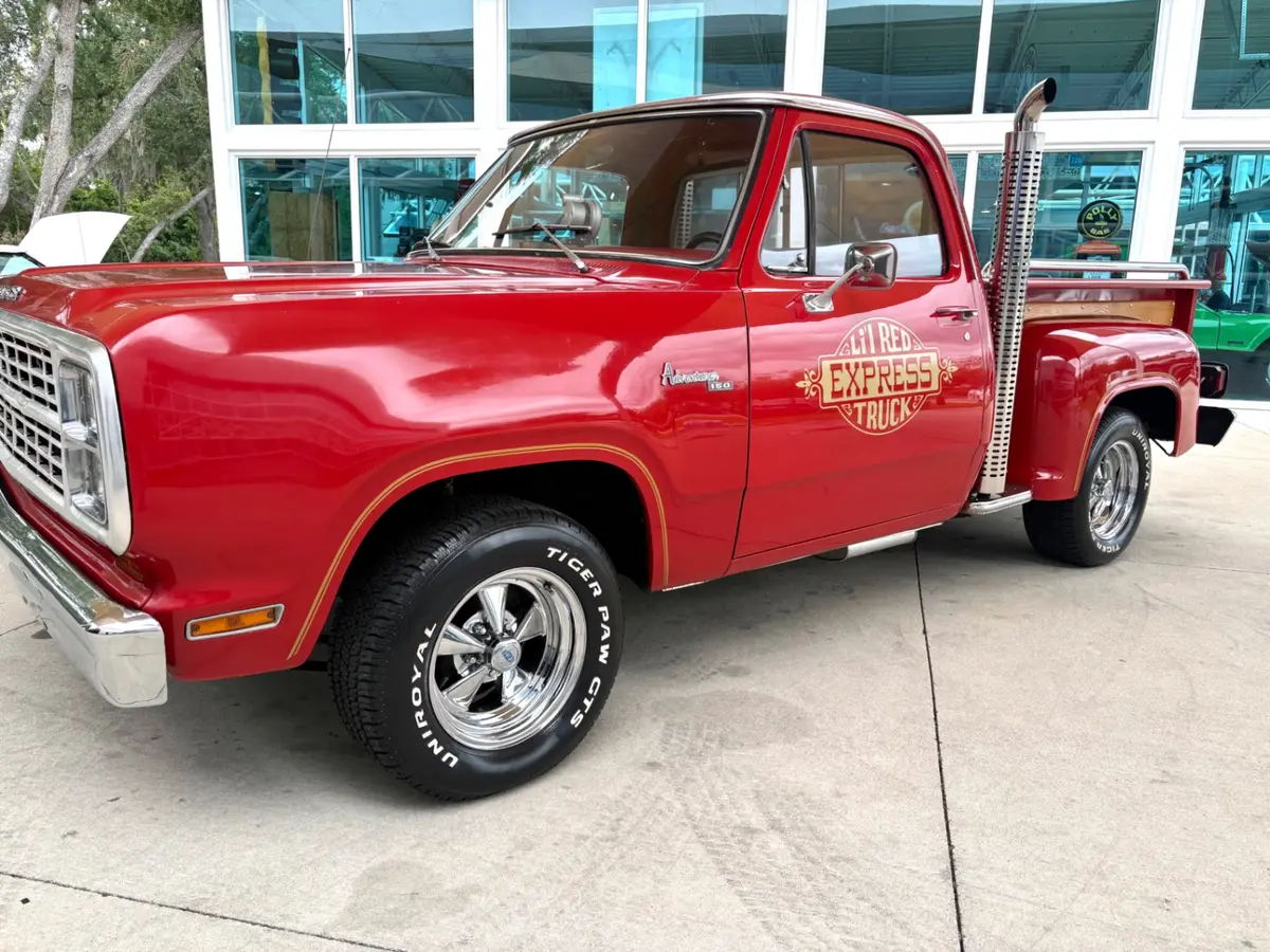 Vehicle photo 12