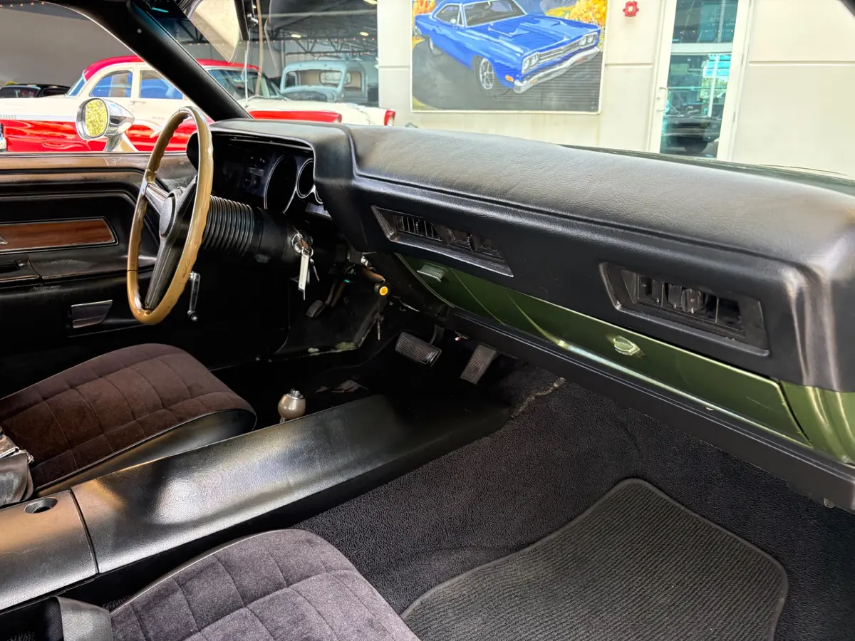 Vehicle photo 37