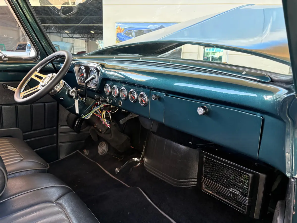 Vehicle photo 36