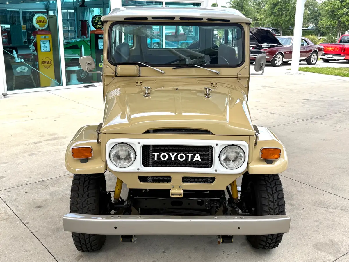 Vehicle photo 3