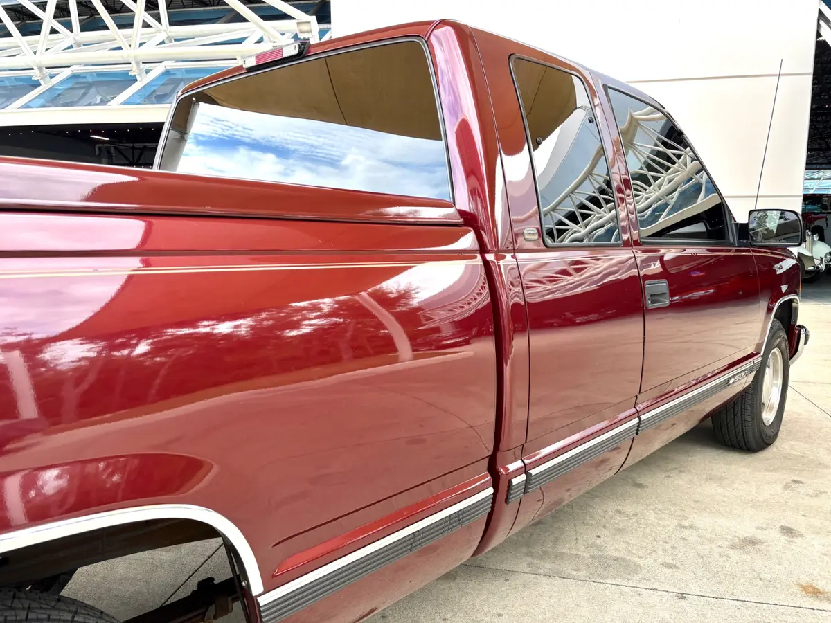 Vehicle photo 17