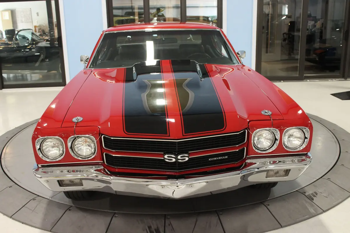 Vehicle photo 11
