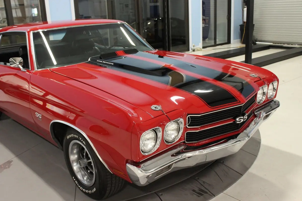 Vehicle photo 12