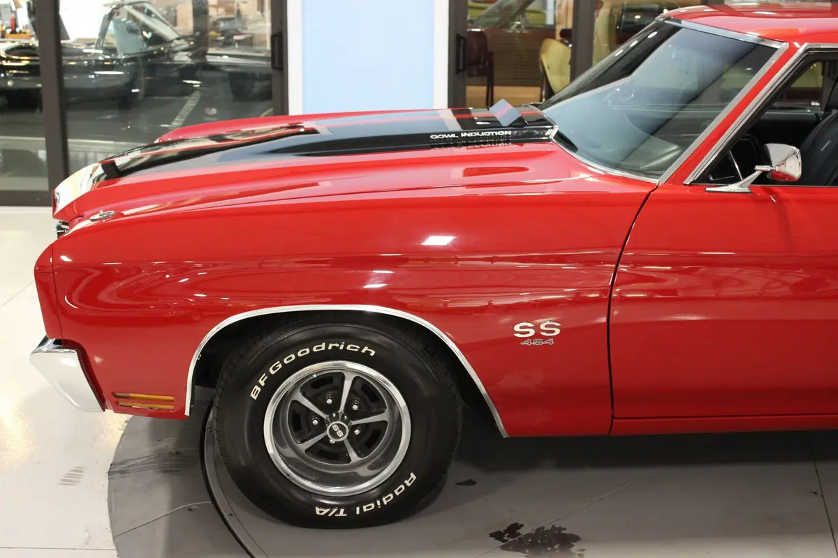 Vehicle photo 16