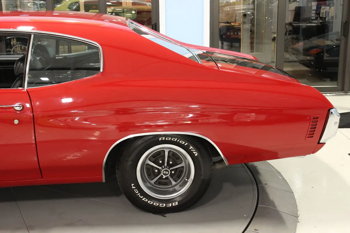 Vehicle photo 18