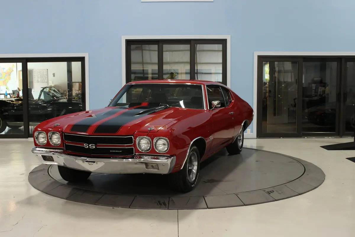 Vehicle photo 2