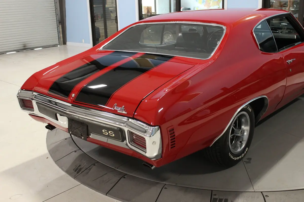 Vehicle photo 21