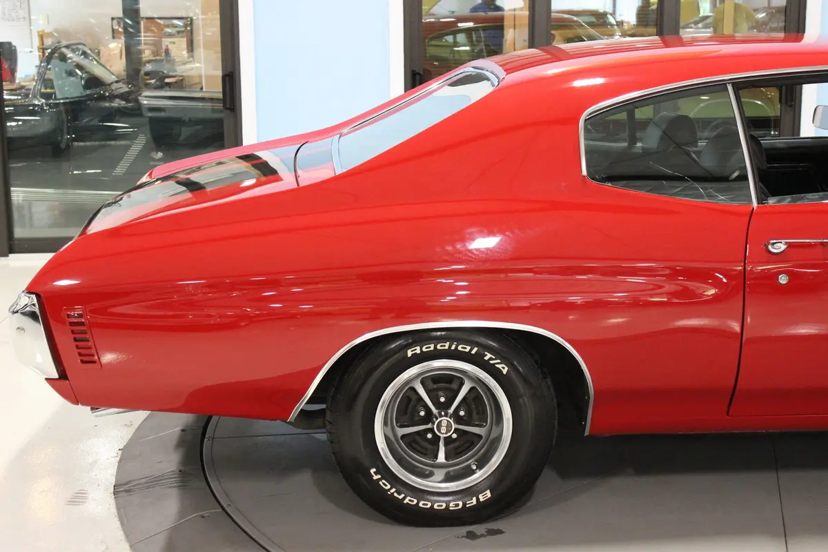 Vehicle photo 24