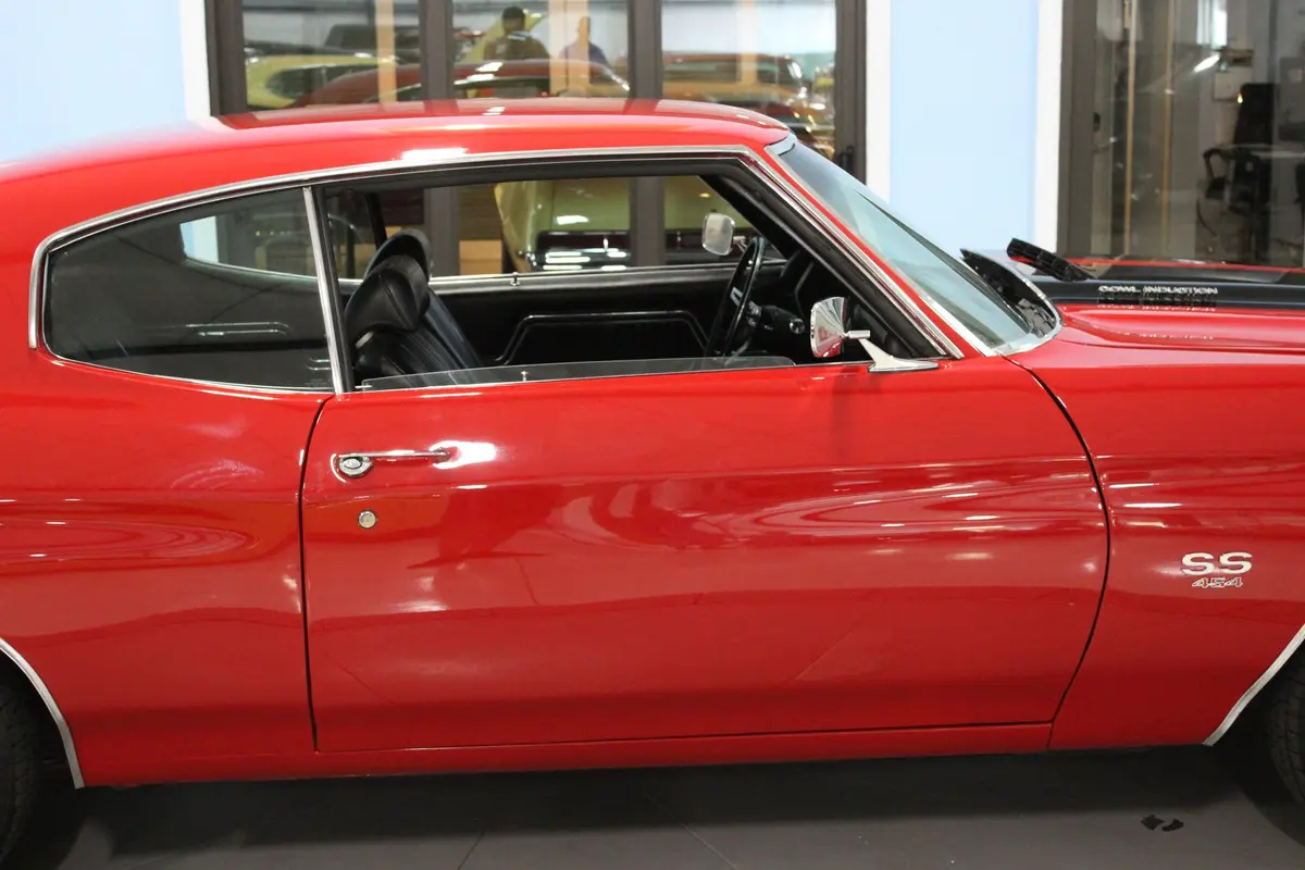 Vehicle photo 25