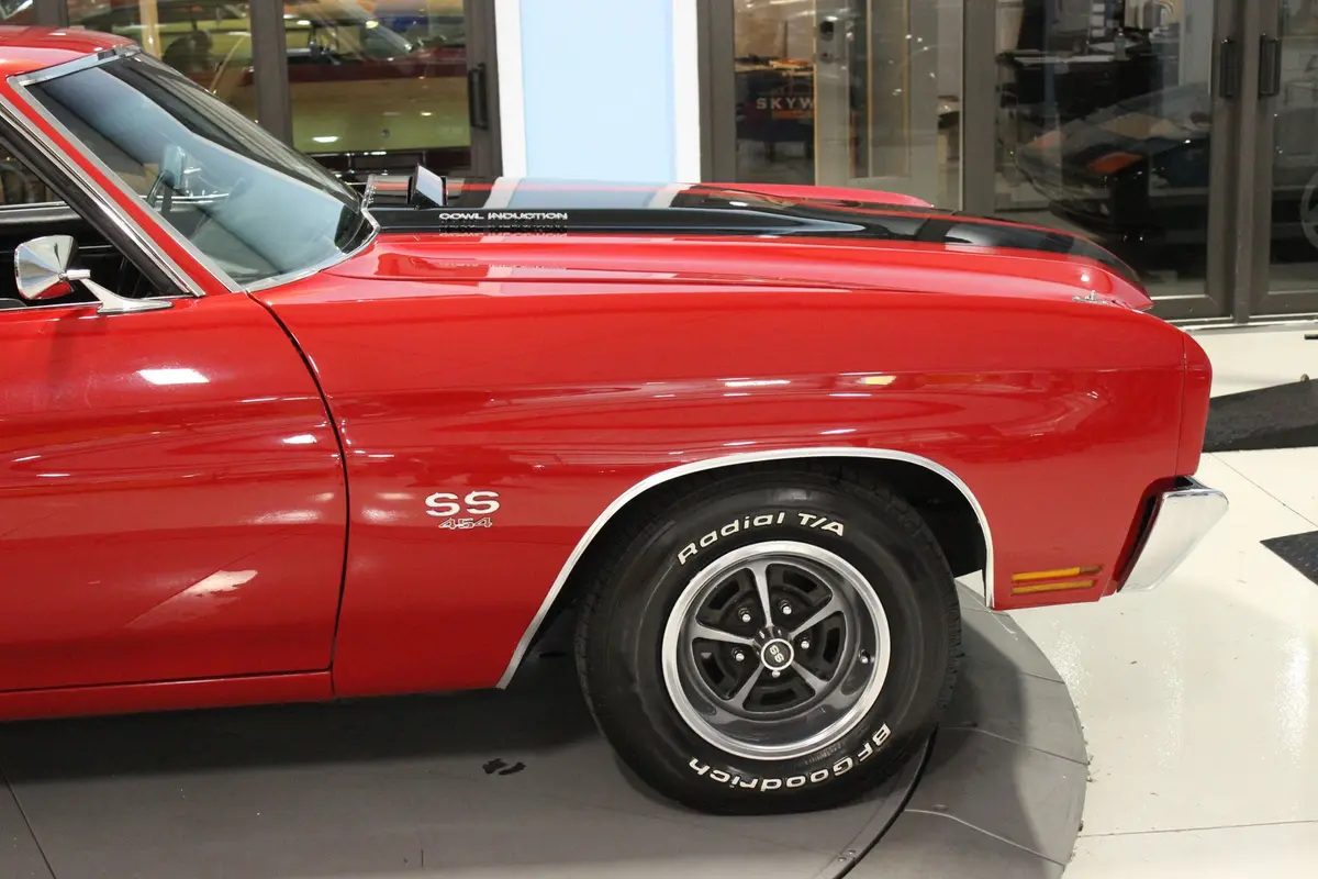 Vehicle photo 26