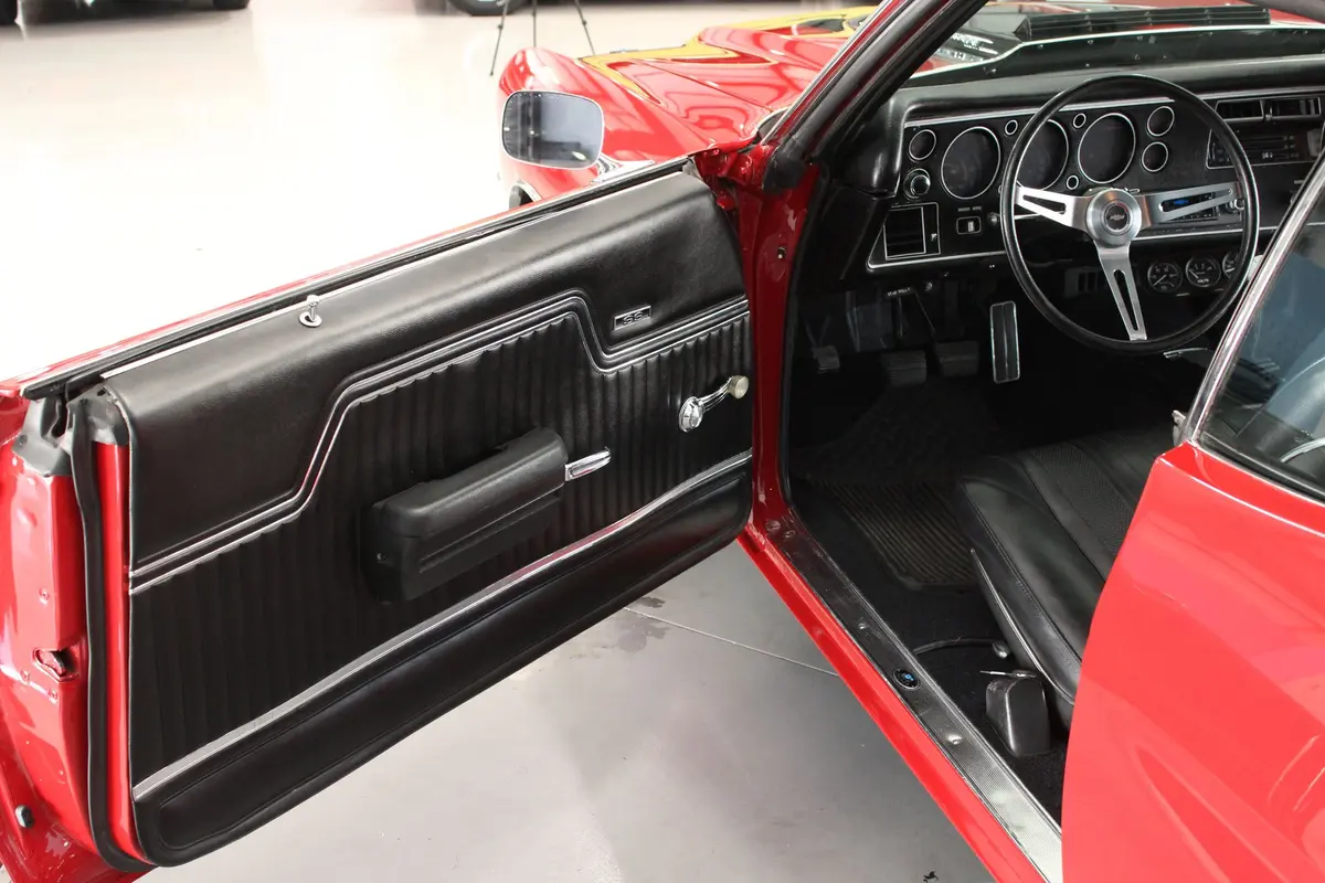 Vehicle photo 27
