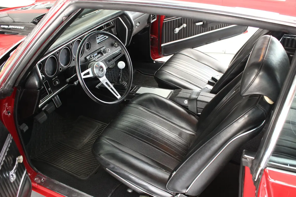 Vehicle photo 28