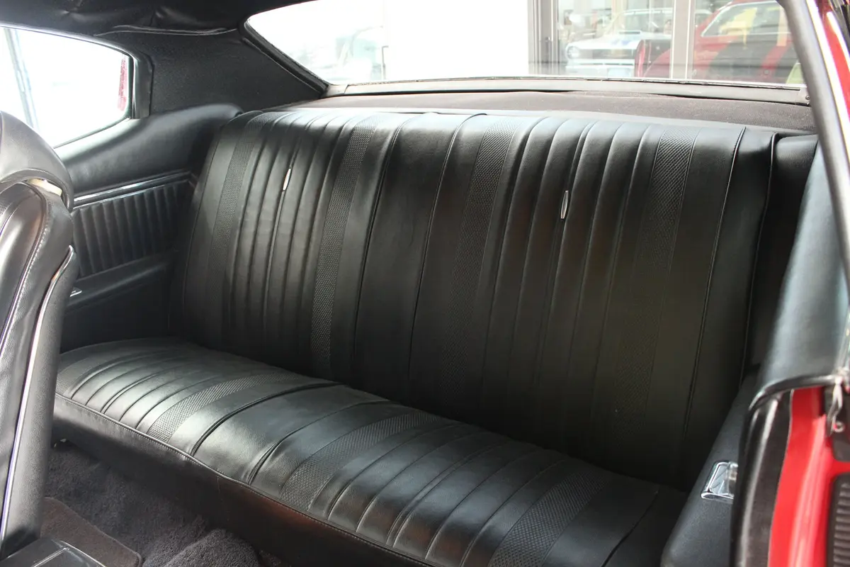 Vehicle photo 29