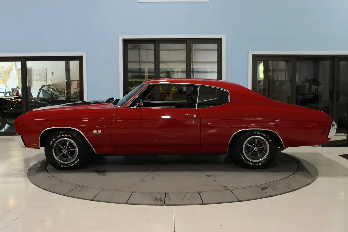 Vehicle photo 3