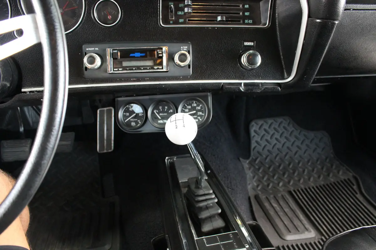 Vehicle photo 33