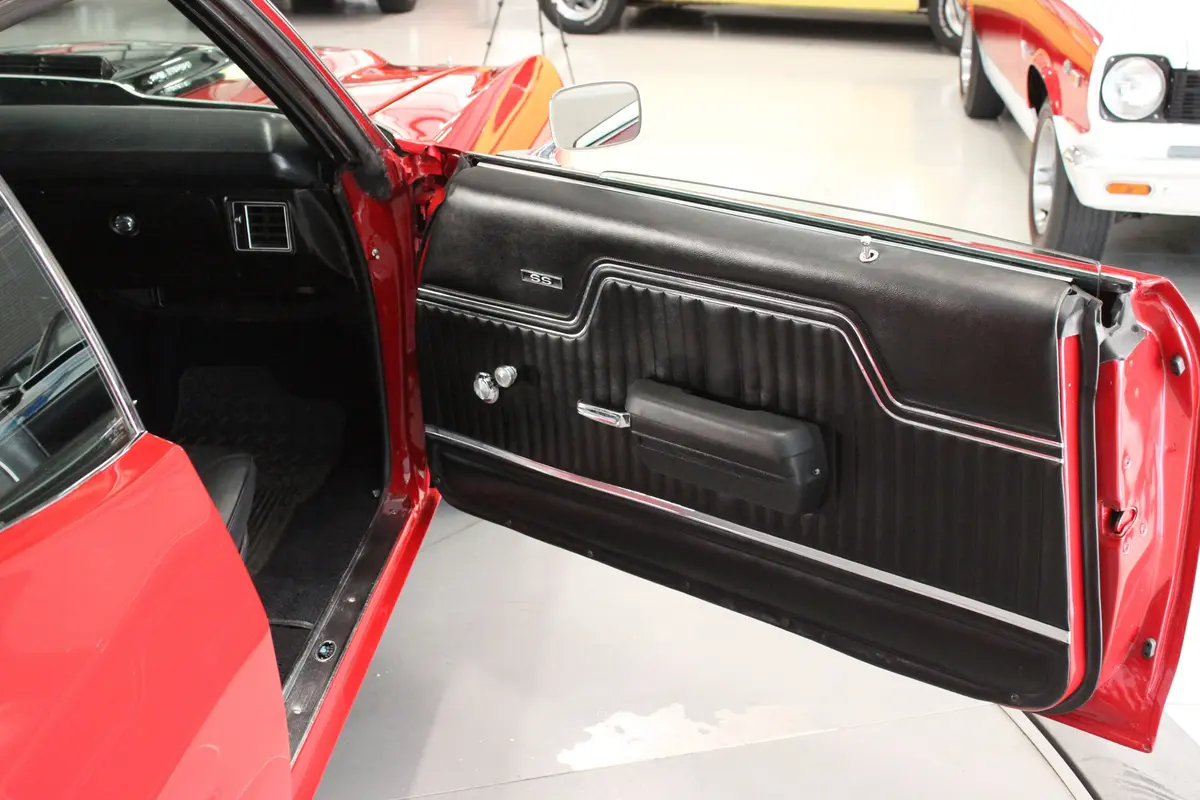 Vehicle photo 34
