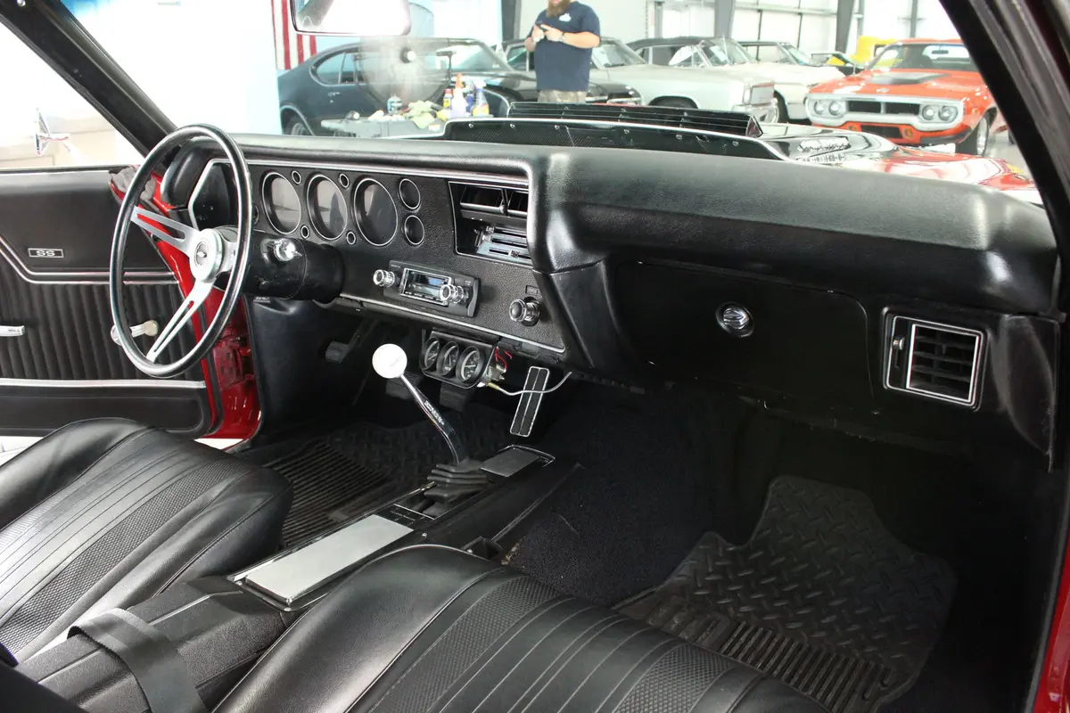 Vehicle photo 37