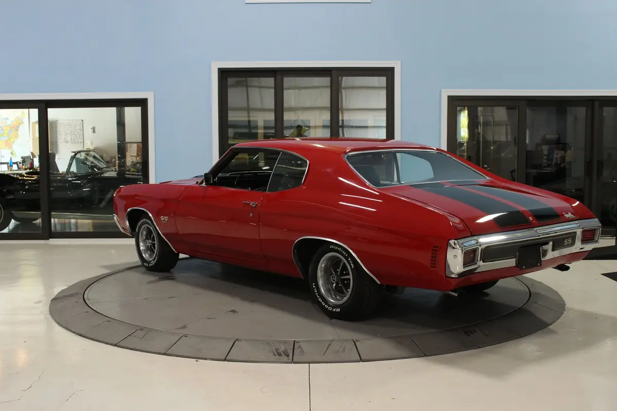 Vehicle photo 4