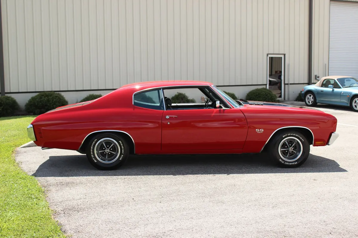 Vehicle photo 43