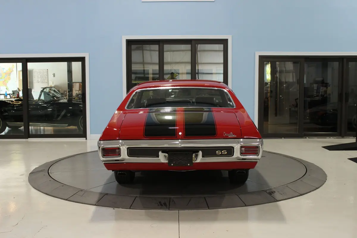 Vehicle photo 5