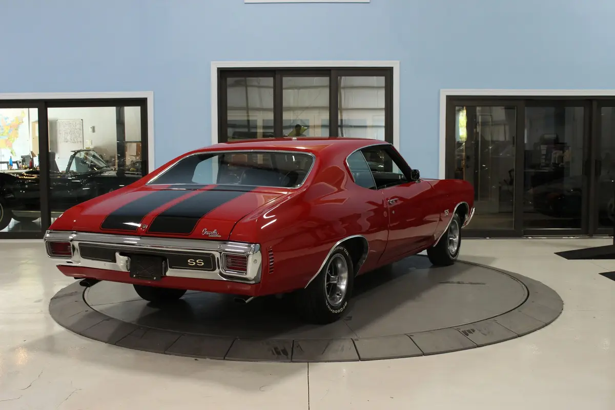 Vehicle photo 6