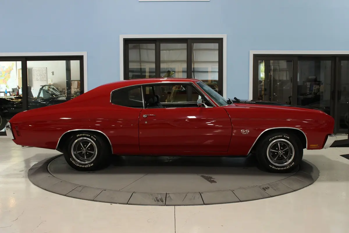 Vehicle photo 7