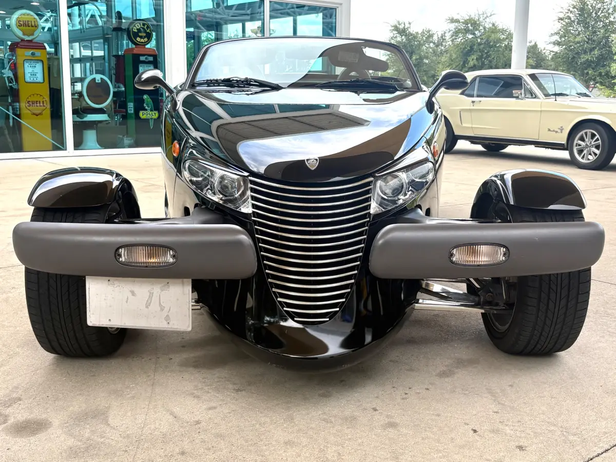 Vehicle photo 2