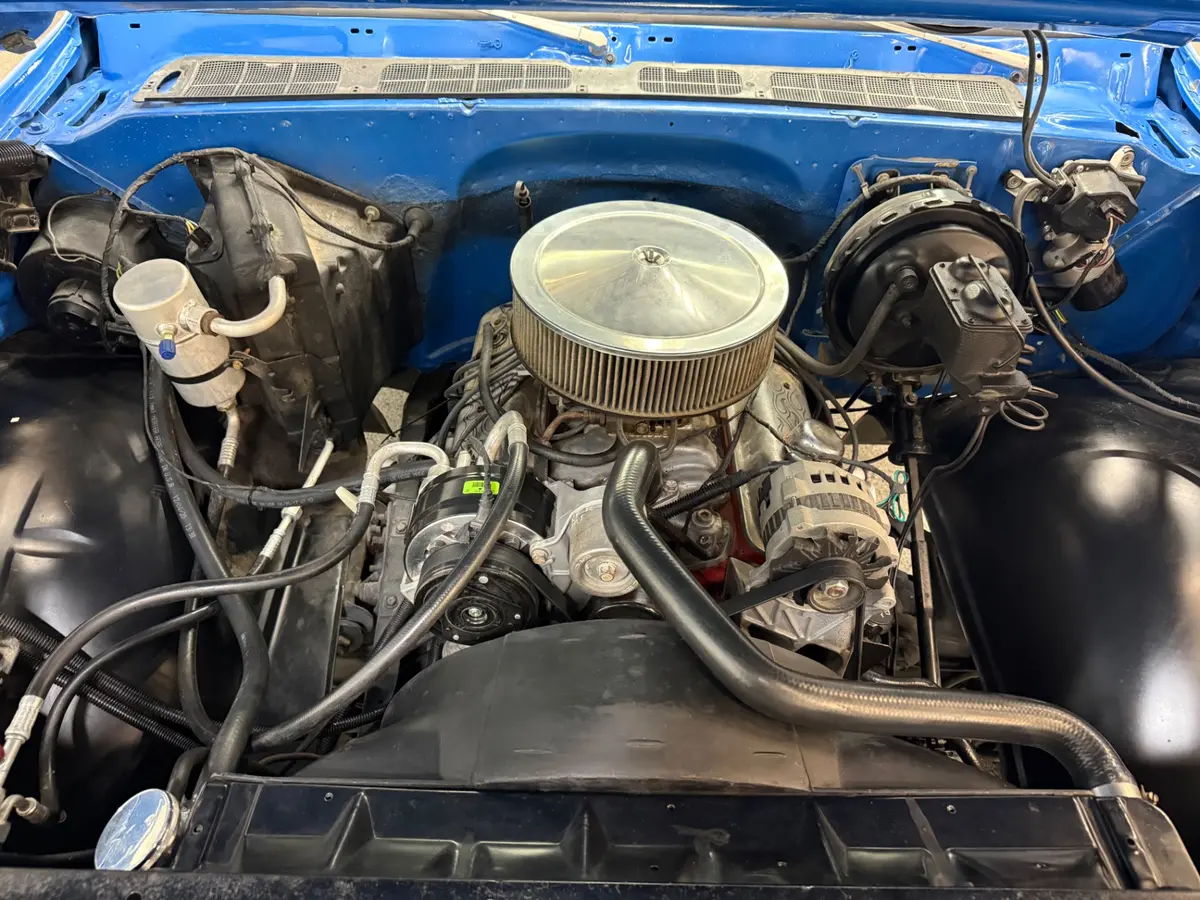 Vehicle photo 13