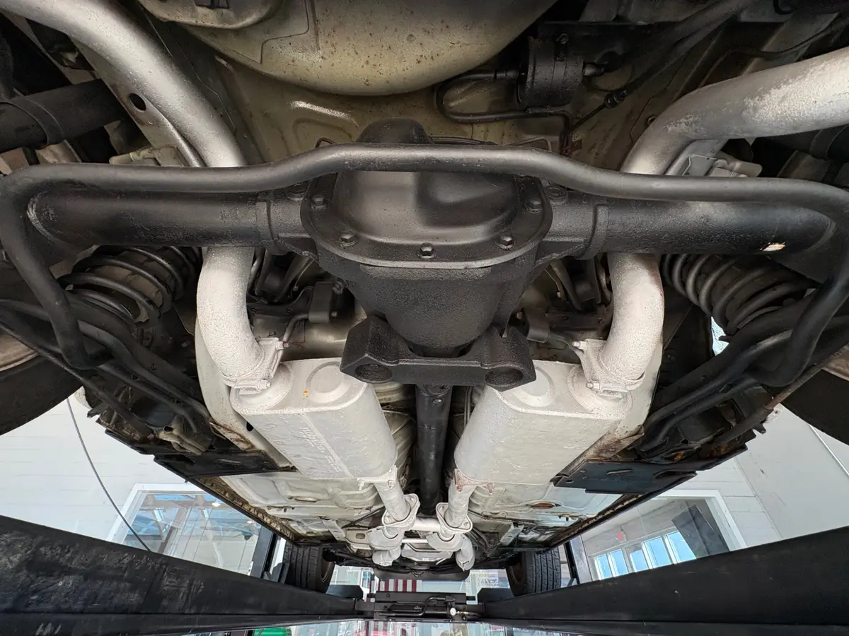 Vehicle photo 46