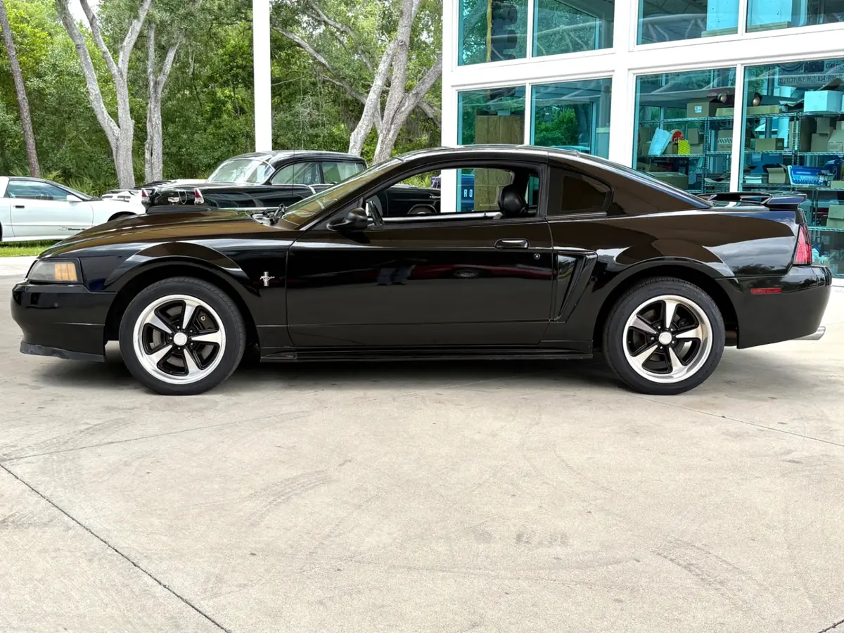 Vehicle photo 10