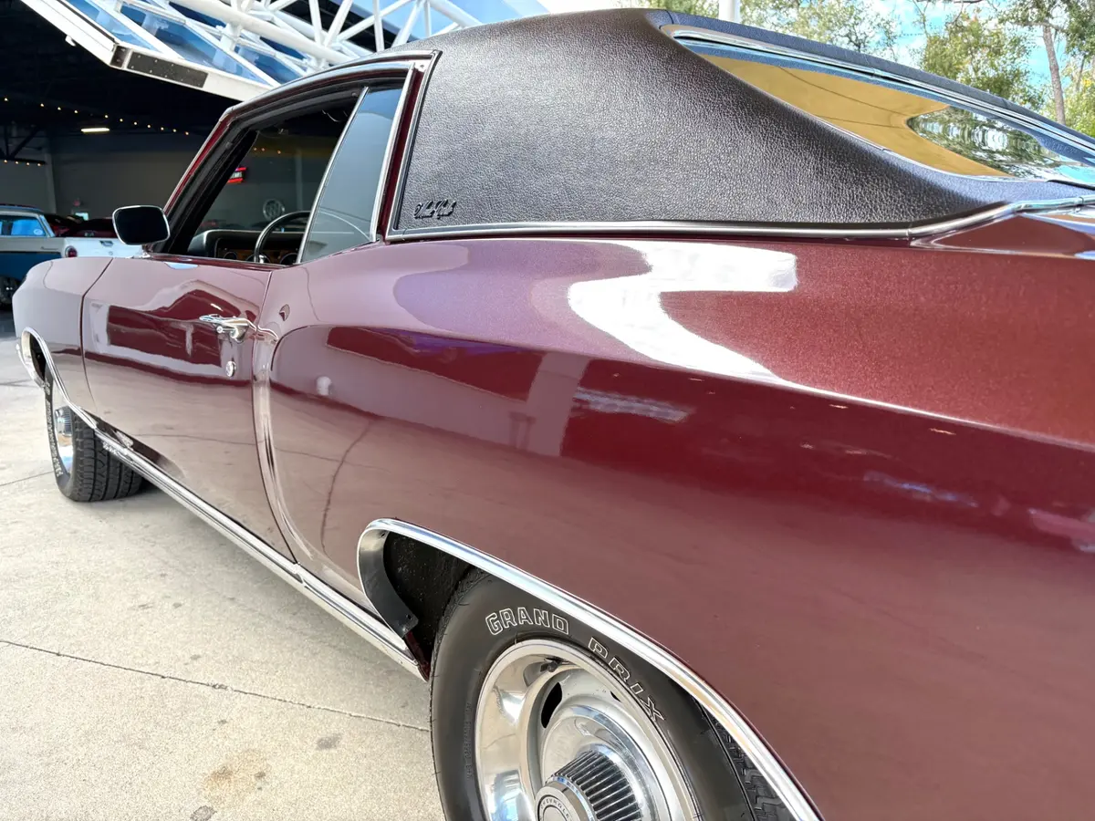Vehicle photo 21