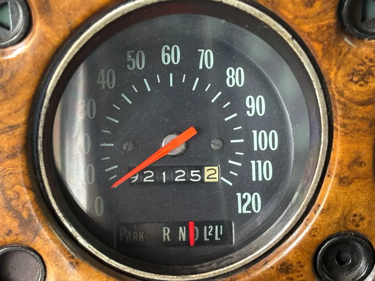 Vehicle photo 28