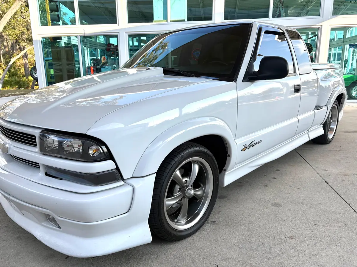 Vehicle photo 13