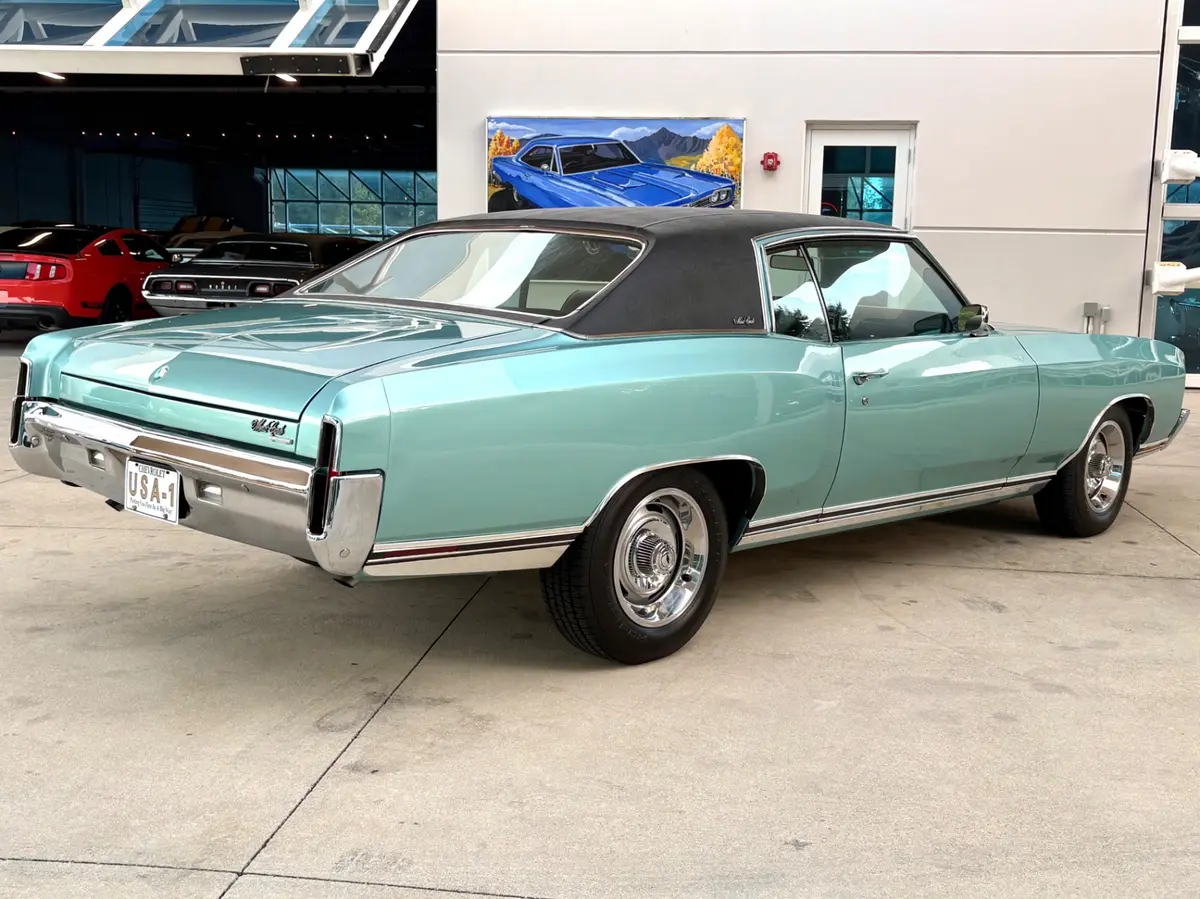 Vehicle photo 6
