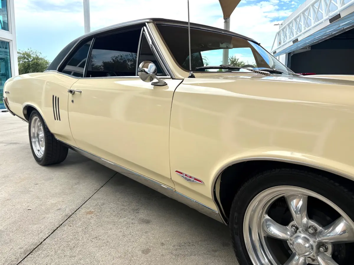 Vehicle photo 18