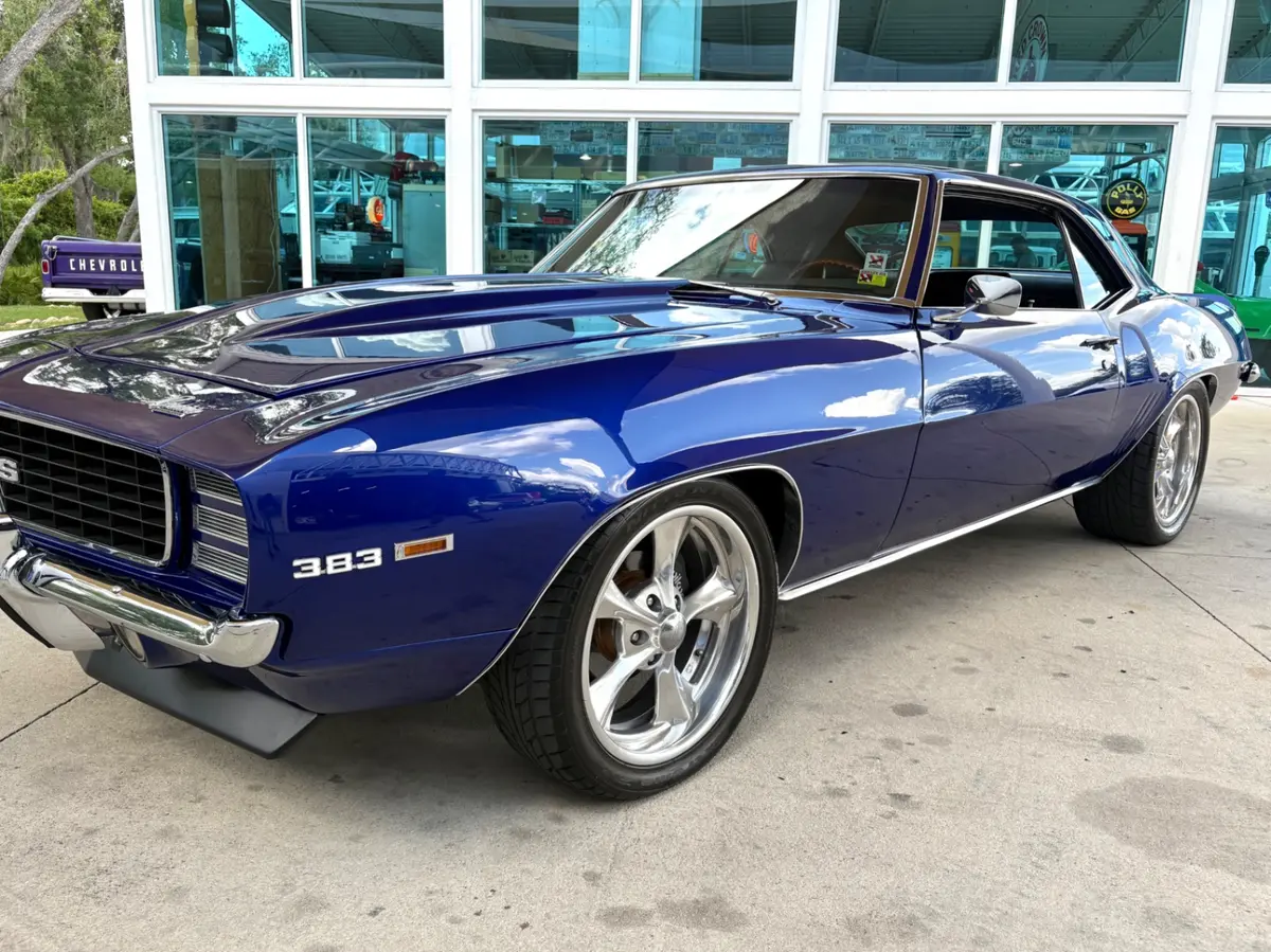 Vehicle photo 12